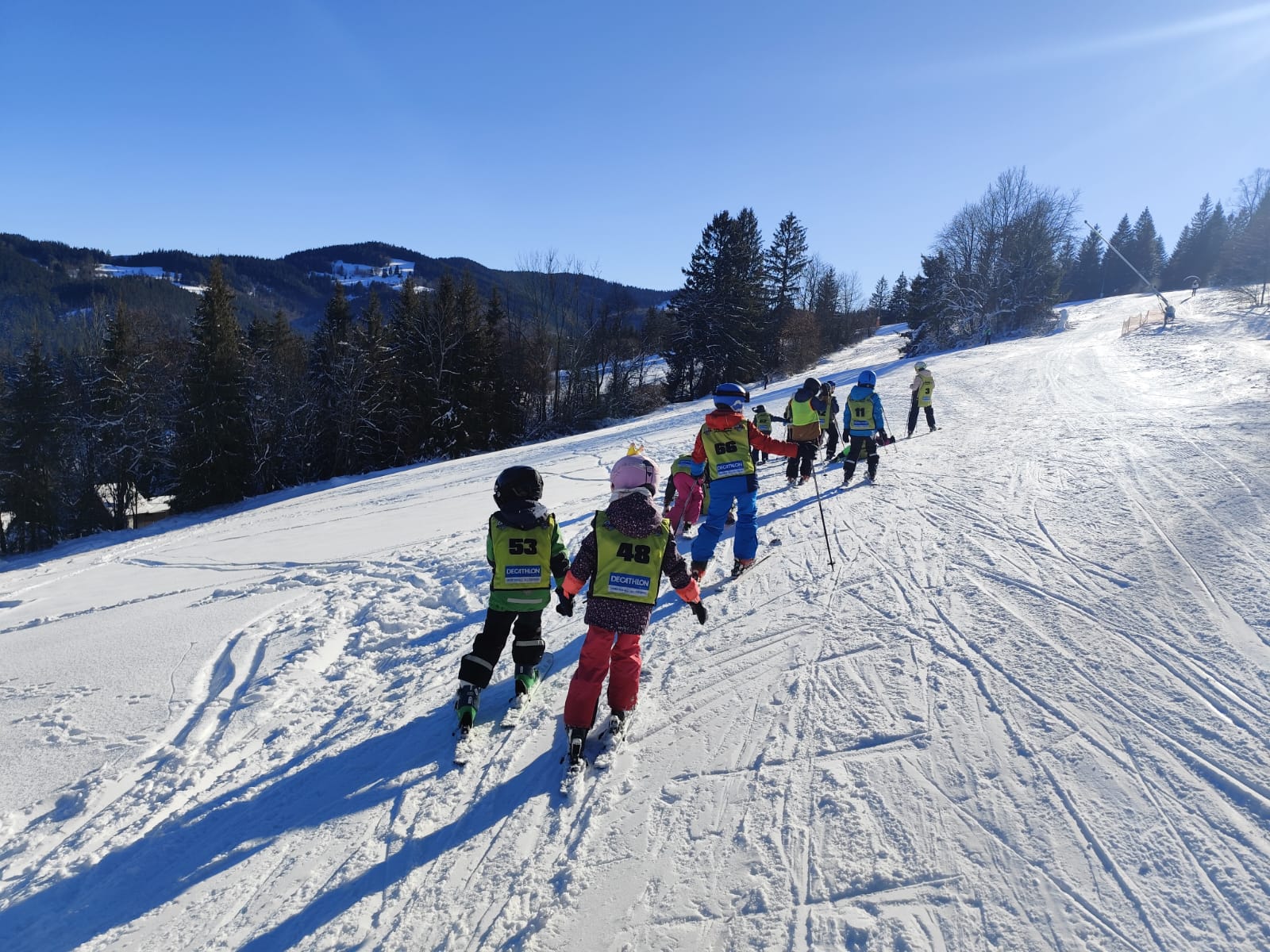 Třetí výjezd Víkendové školy lyžování a snowboardingu: Slunce, sníh a dobrodružství!